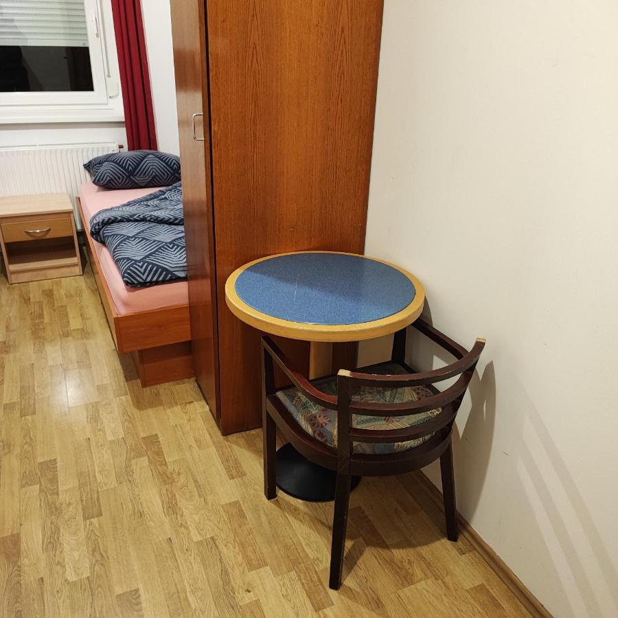 Sostanj Velenje Ravne Sobe Rooms Vrtacnik D O O Bagian luar foto