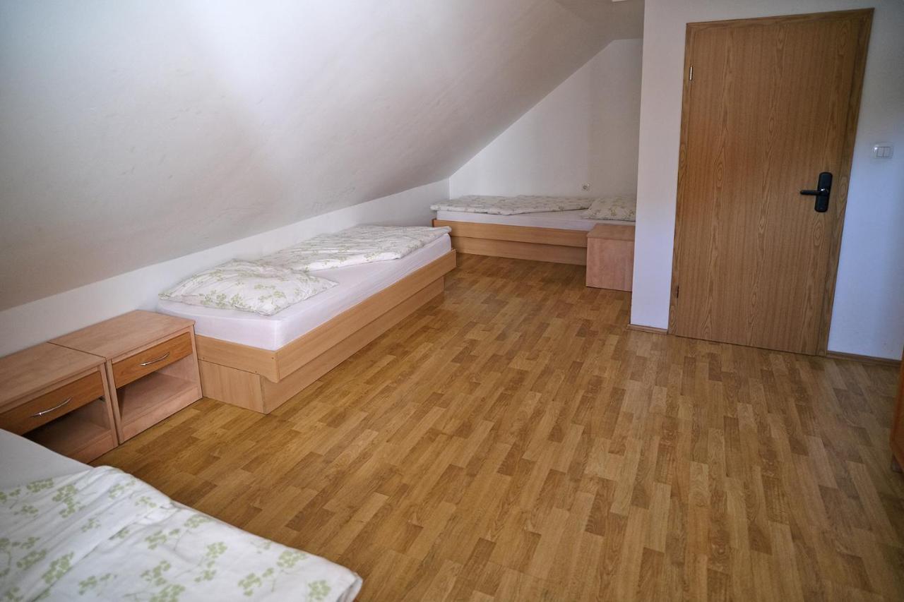 Sostanj Velenje Ravne Sobe Rooms Vrtacnik D O O Bagian luar foto