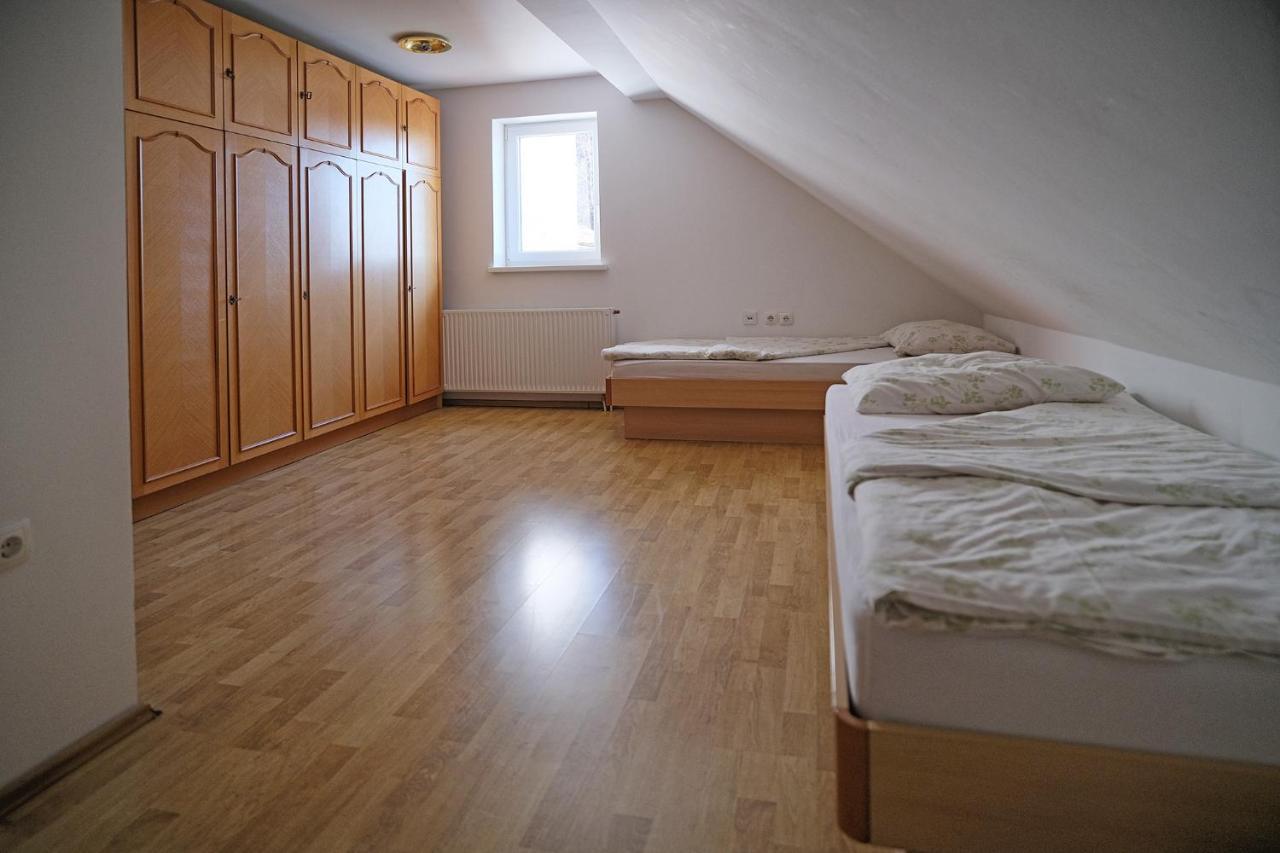Sostanj Velenje Ravne Sobe Rooms Vrtacnik D O O Bagian luar foto