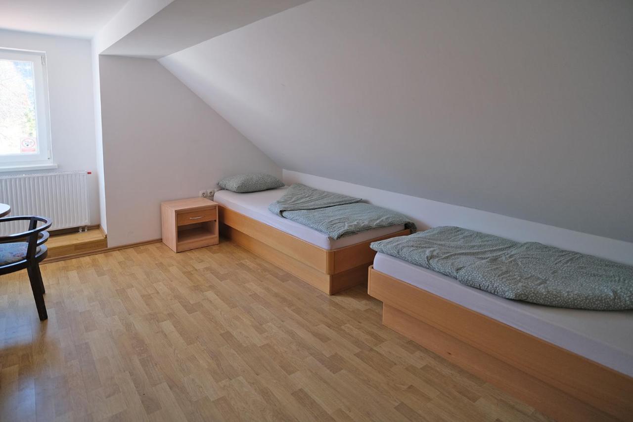 Sostanj Velenje Ravne Sobe Rooms Vrtacnik D O O Bagian luar foto