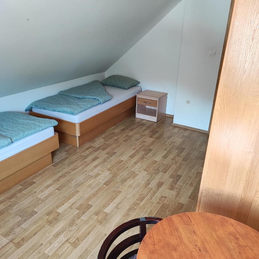 Sostanj Velenje Ravne Sobe Rooms Vrtacnik D O O Bagian luar foto