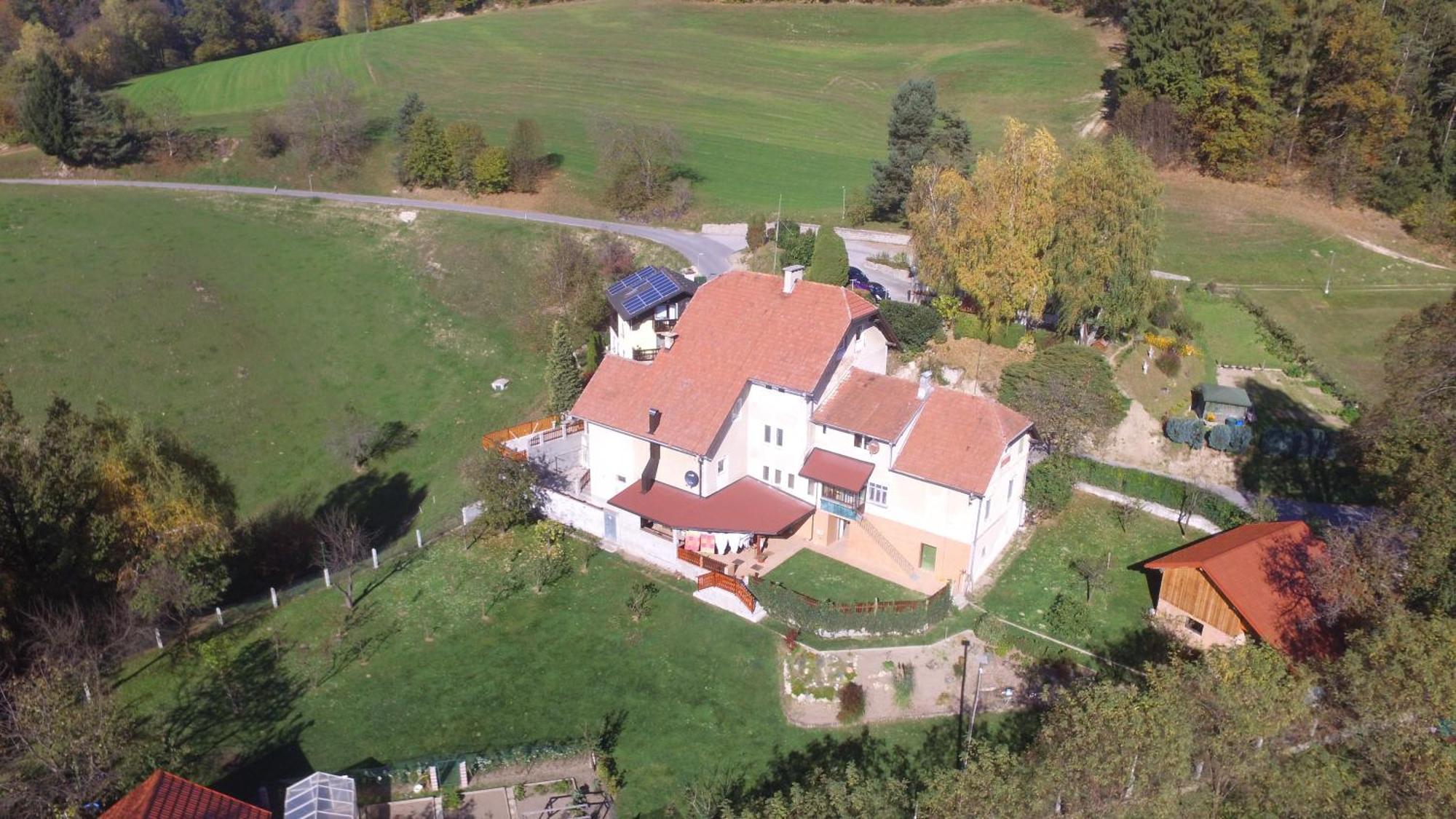 Sostanj Velenje Ravne Sobe Rooms Vrtacnik D O O Bagian luar foto
