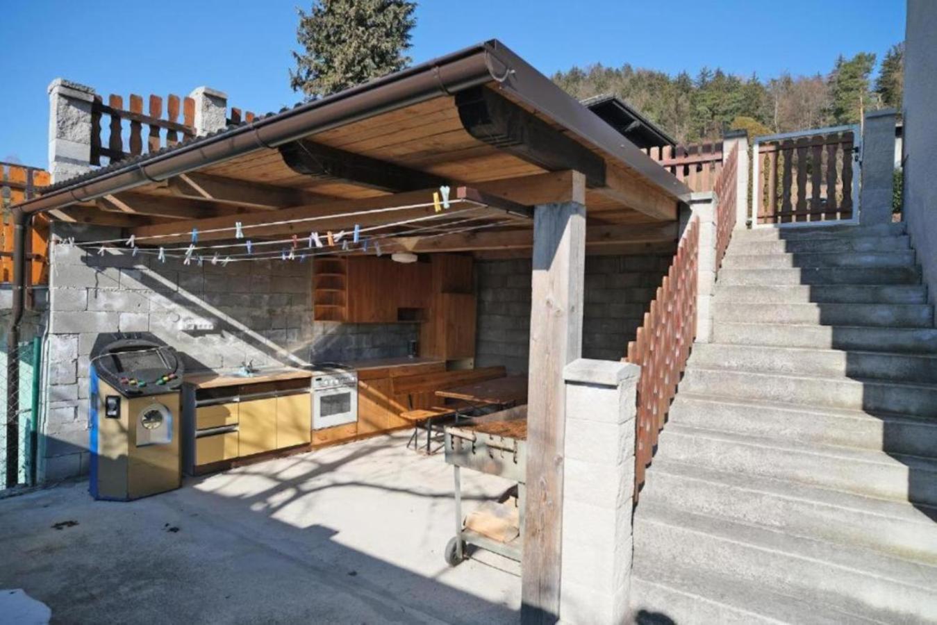 Sostanj Velenje Ravne Sobe Rooms Vrtacnik D O O Bagian luar foto