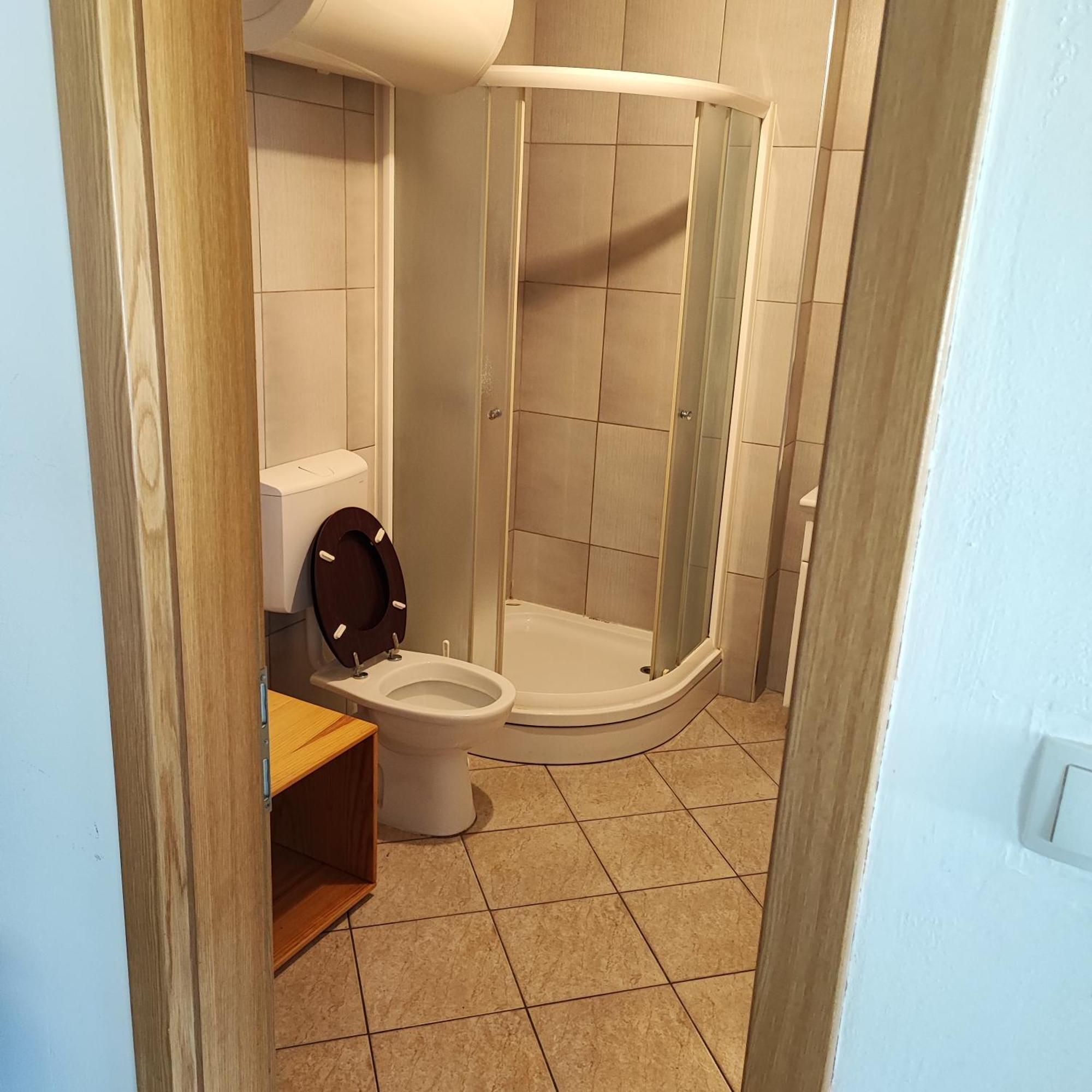 Sostanj Velenje Ravne Sobe Rooms Vrtacnik D O O Bagian luar foto