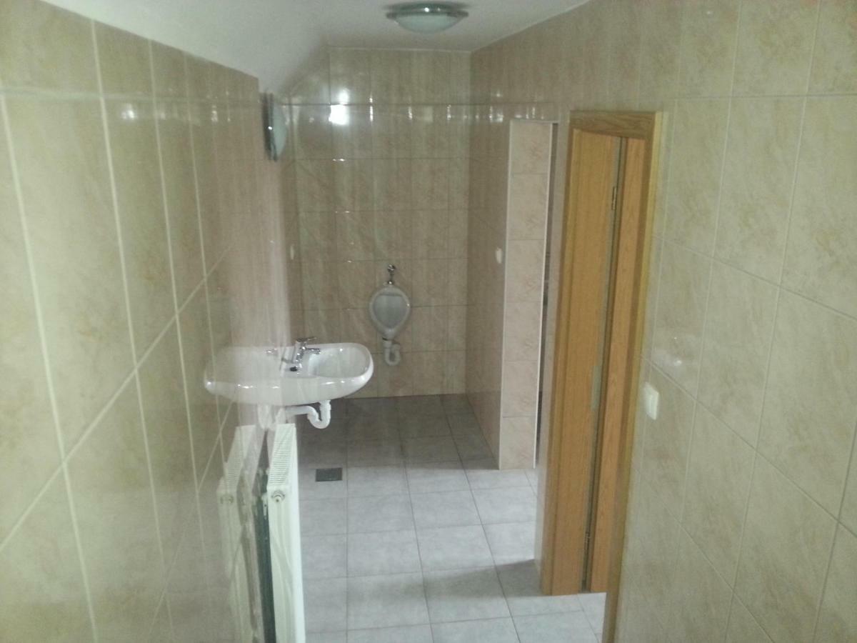 Sostanj Velenje Ravne Sobe Rooms Vrtacnik D O O Bagian luar foto