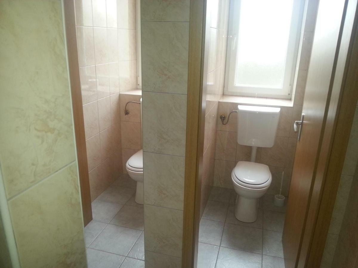 Sostanj Velenje Ravne Sobe Rooms Vrtacnik D O O Bagian luar foto