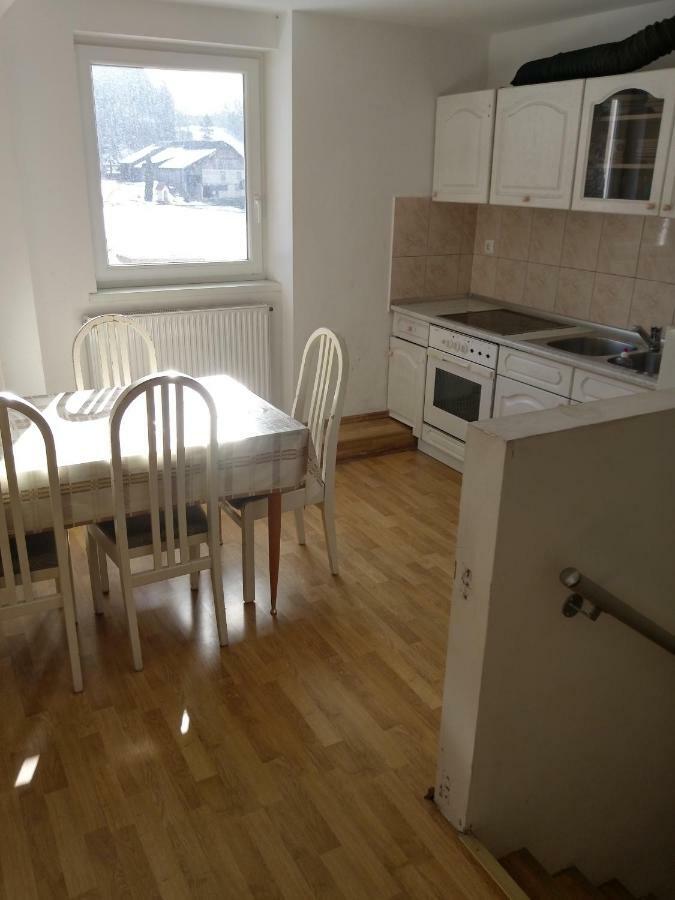 Sostanj Velenje Ravne Sobe Rooms Vrtacnik D O O Bagian luar foto