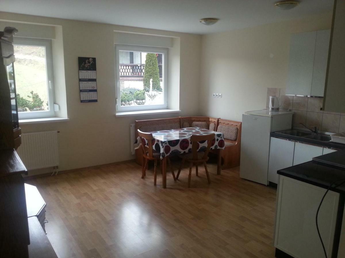 Sostanj Velenje Ravne Sobe Rooms Vrtacnik D O O Bagian luar foto